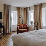 Little 7 - Boutique Hotel